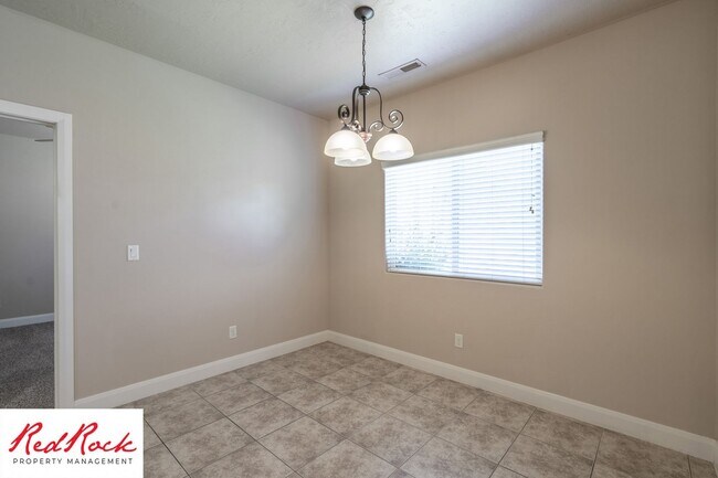 Building Photo - Dog Friendly, Pleasant 4 Bedroom, 2.5 Bathroom Townhome