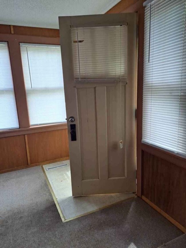 Building Photo - 114 W Garfield St