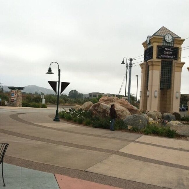 Building Photo - Condo close to Cameron YMCA & Town Square ...