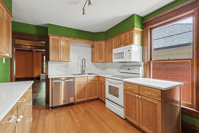Building Photo - 1270 Emerson St