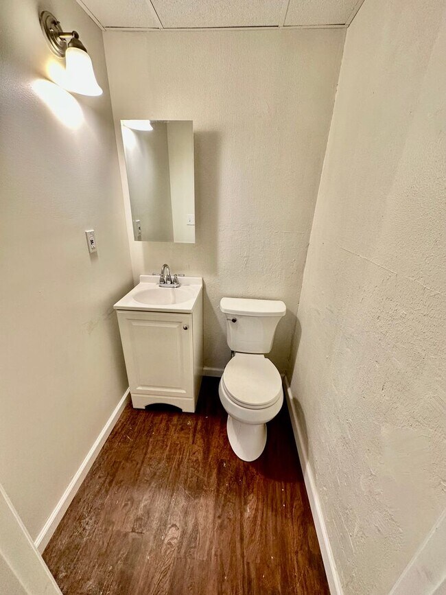 Building Photo - Renovated 4 bedroom, 1.5 bathroom house in South Allentown!