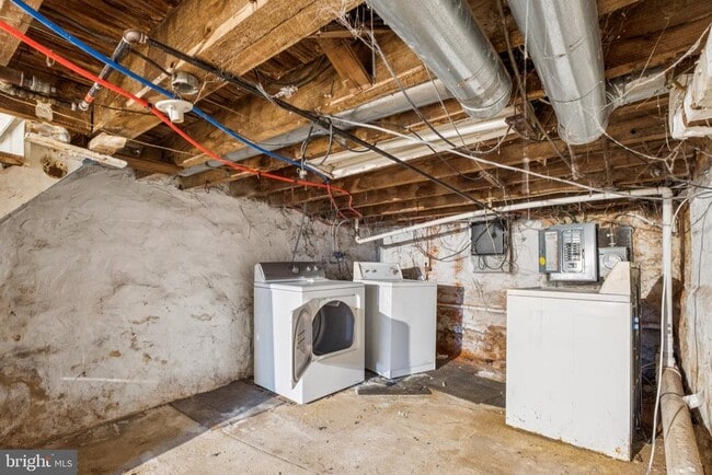 Building Photo - 518 N Wanamaker St