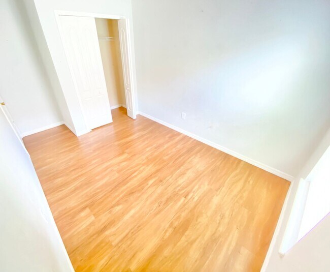 Building Photo - Stunning Lake View Home in Waterside Estate!