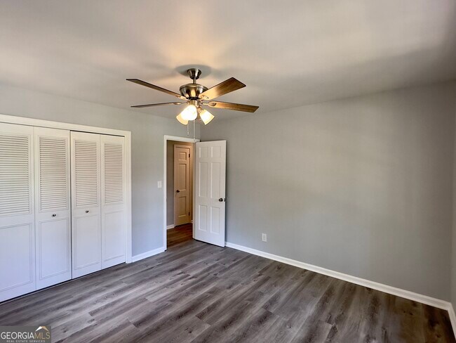 Building Photo - 6 Westlyn Dr