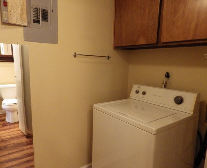Laundry room - 510 E Gillespie St