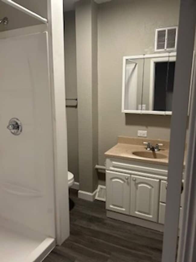 Building Photo - 253 W 17th St