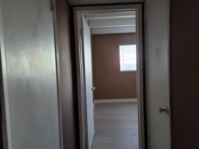 Building Photo - 411 S 11th St