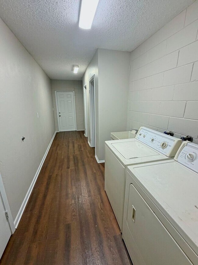 Building Photo - 38 Berkshire Ln