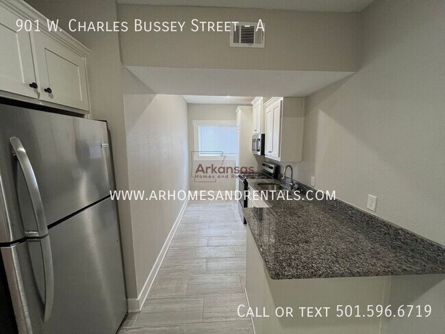 Building Photo - 901 W Charles Bussey Ave