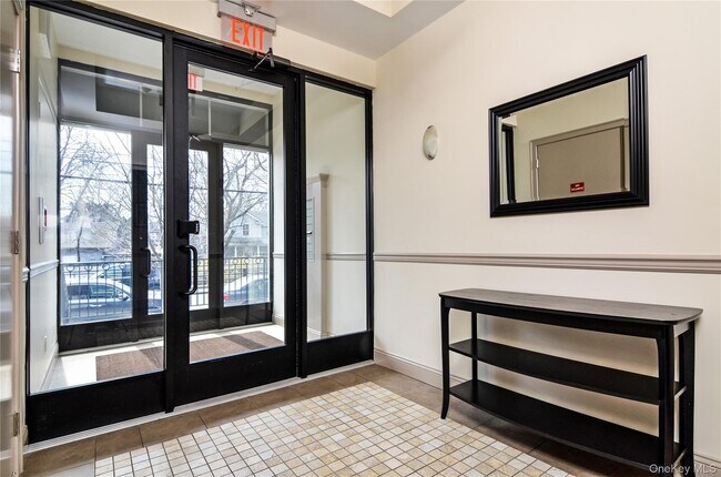 Building Photo - 30 Elm Pl