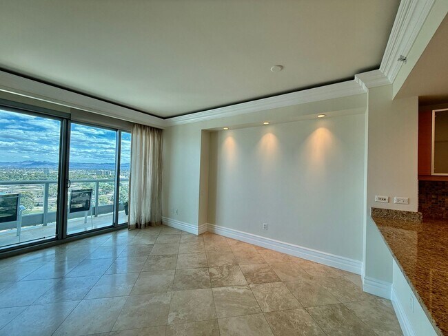 Building Photo - Turnberry Towers East | 17th Floor High-Rise Overlooking The Resort Corridor