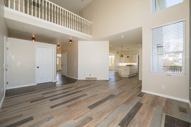 Building Photo - 857 Southfork Dr