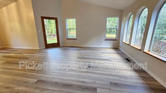 Building Photo - 4755 NW Hosman Cir