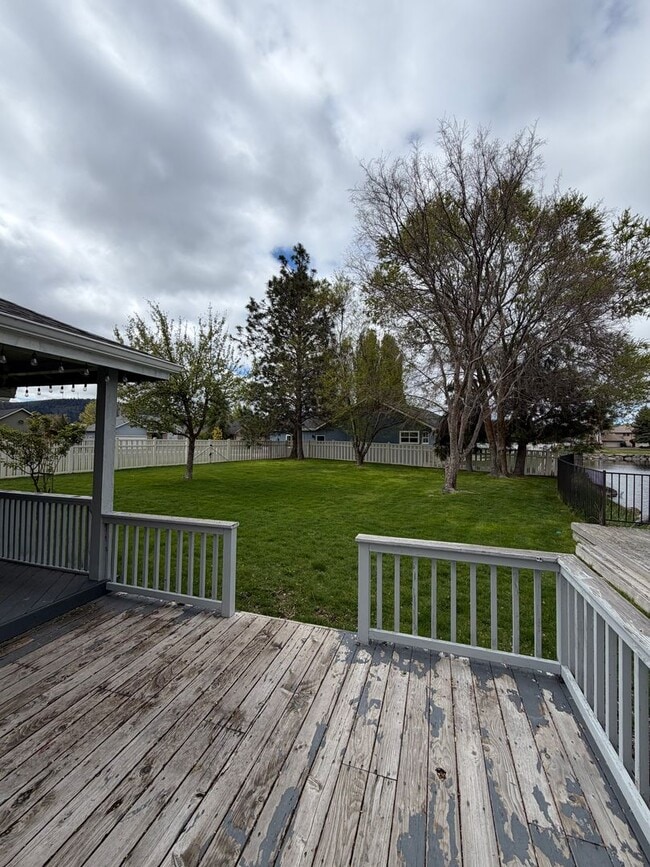 Building Photo - Hard to find 3 Bdrm, 2 Bath home in Harbor isles on the canal 2 miles to Sky Lakes Medical Ctr an...