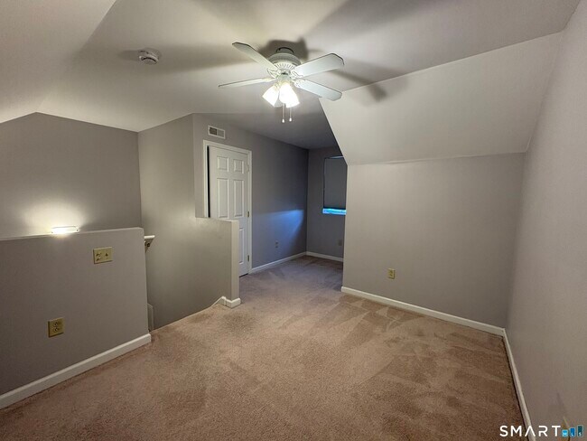 Building Photo - 267 Bridge St