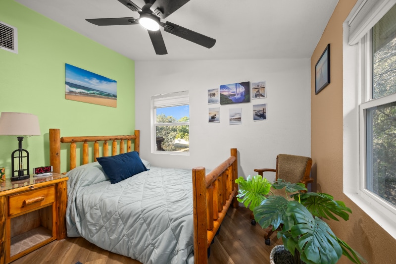 Building Photo - 105 Hi View Dr