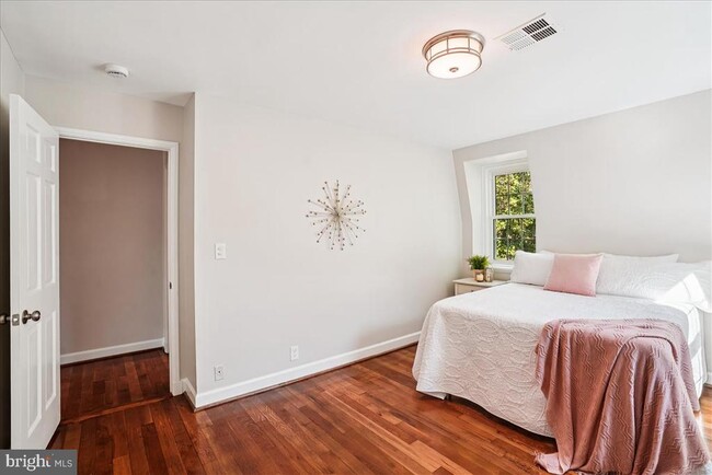 Building Photo - 4642 31st Rd S