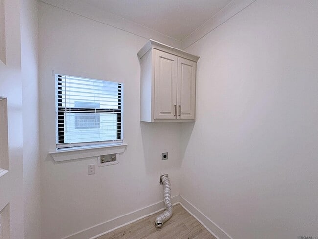 Building Photo - 10263 Alderman Dr