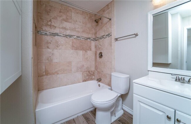 Building Photo - 400 W 35th St