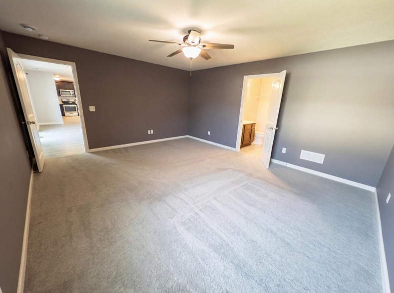 Building Photo - 1093 Sunset Ave