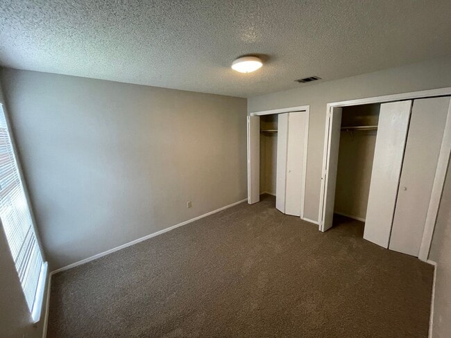 Building Photo - 513 Sierra Cove