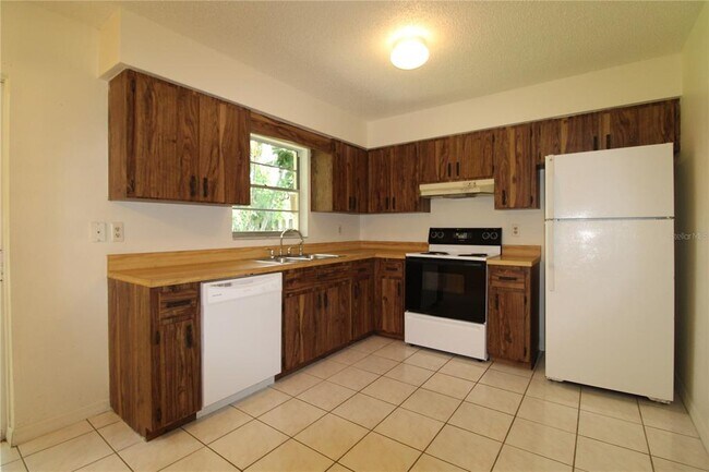 Building Photo - 1819 Vamo Dr