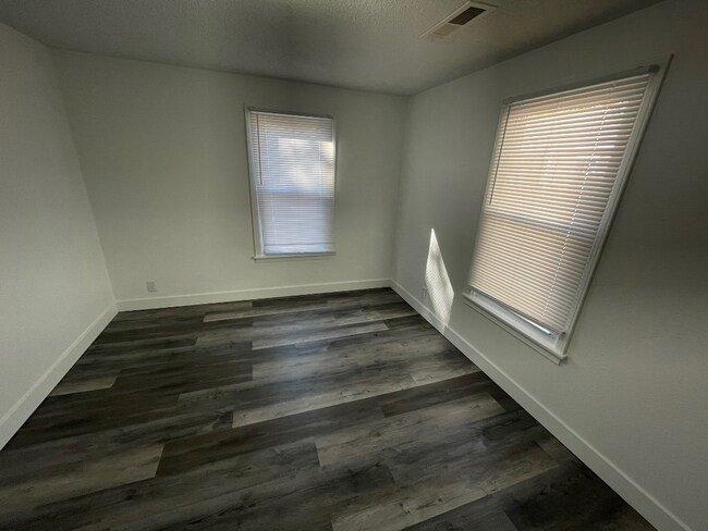 Building Photo - "Charming 2-Bedroom Wichita Home with Gleaming Hardwood Floors!"  Hurry! Limited-Time Special: NO...