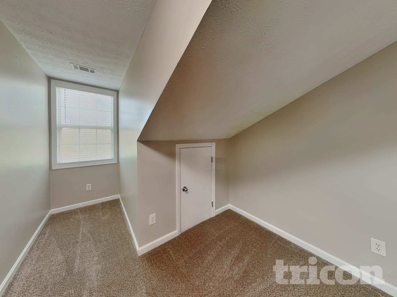 Building Photo - 202 Larson Ln