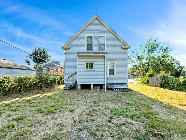 Building Photo - 3 bedroom 1 bathroom home for rent in Lorain