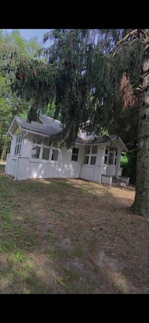 Building Photo - 351 N Spring Rd