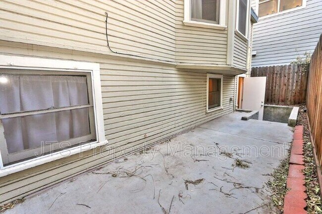 Building Photo - 1302-1304 F Street