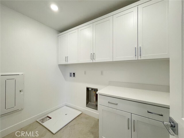 Building Photo - 105 Sawbuck