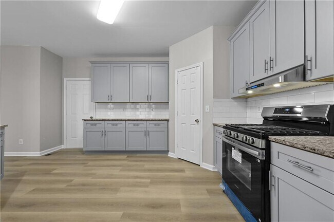 Building Photo - 137 Towne Park Dr