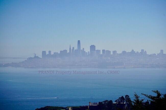 Building Photo - Unmatched Quality and Unparalleled Views F...