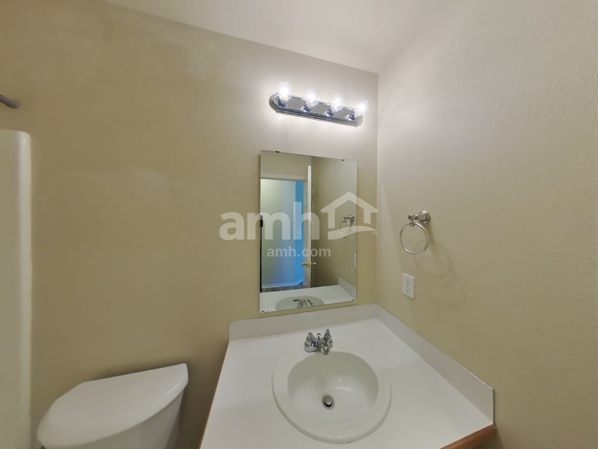 Building Photo - 585 N Katie Way