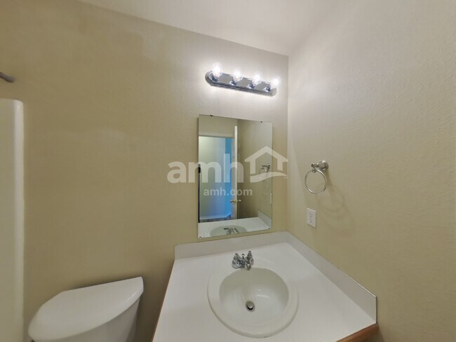 Building Photo - 585 N Katie Way