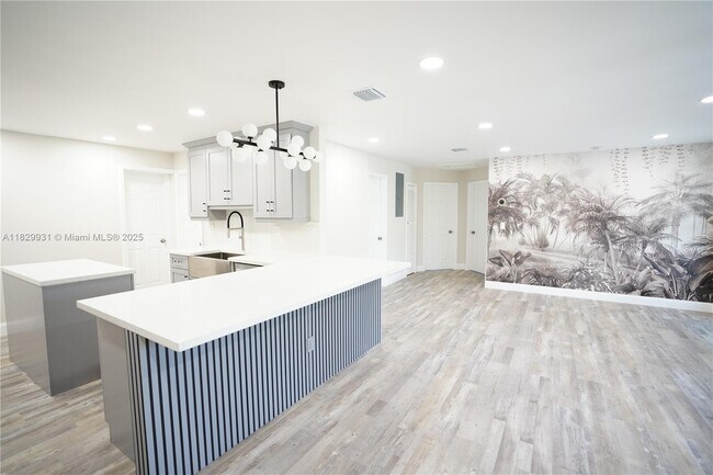 Building Photo - 2573 Conroy Dr