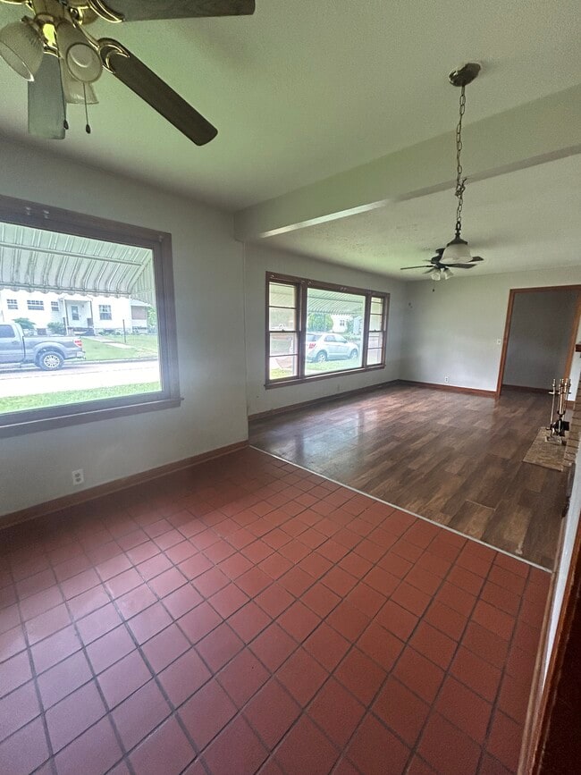Building Photo - 417 W Claflin Ave