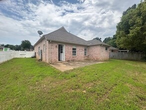Building Photo - 1933 Garden Leaf Dr