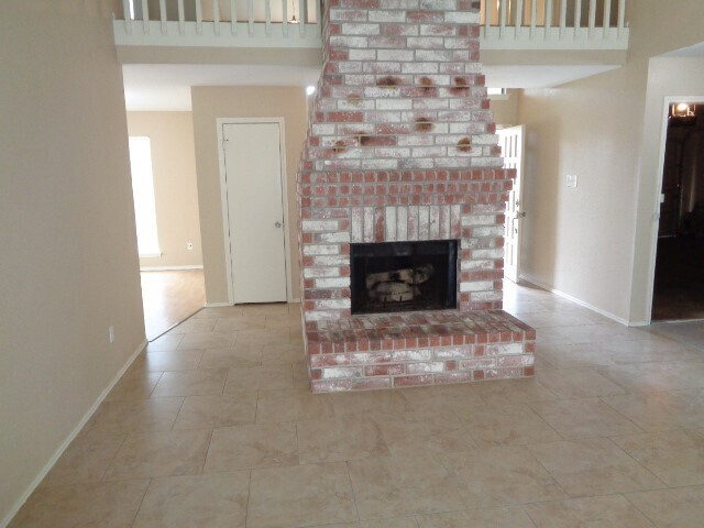 Building Photo - 16318 Leamington Ln