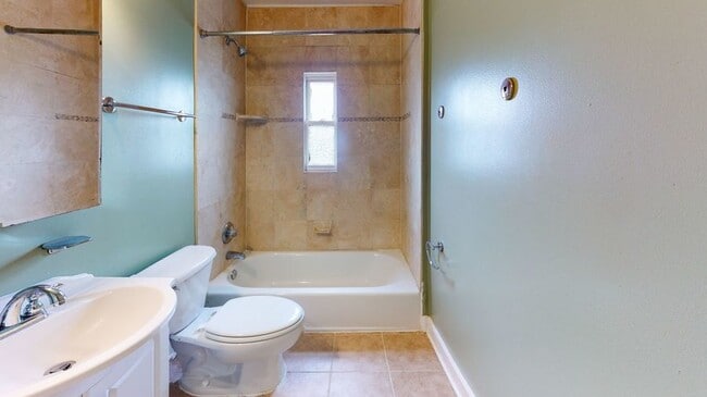 Building Photo - 2615 4th St NE