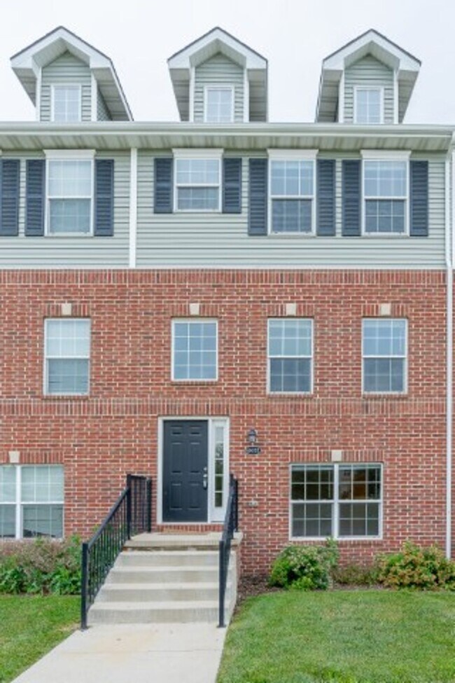 Building Photo - Fantastic Johnston Townhome Rental!