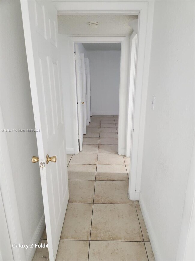 Building Photo - 6950 Miami Gardens Dr