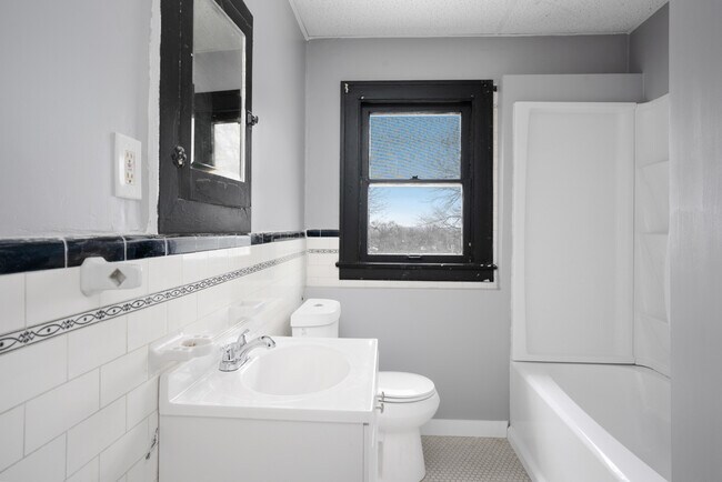 Building Photo - 2229 Cordova Ave