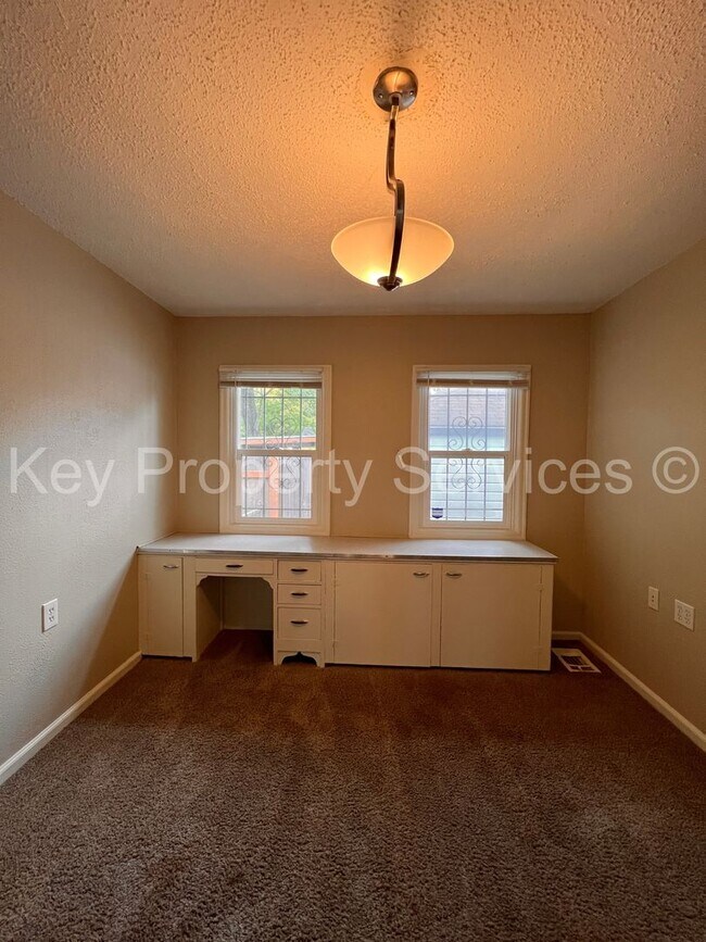 Building Photo - Charming Two Bedroom House near Downtown V...