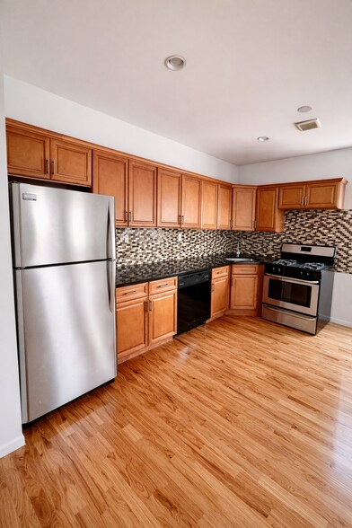 Building Photo - 2408 Beverley Rd