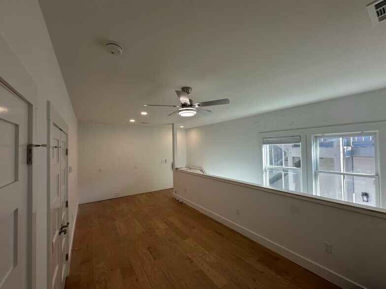 Building Photo - 530 E Park Ave
