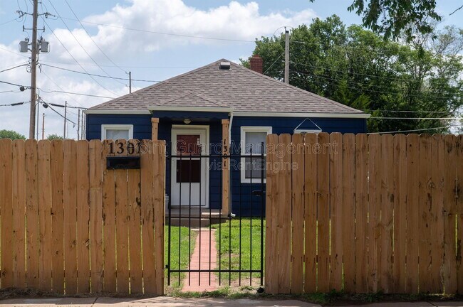 Building Photo - 1301 E Mount Vernon St