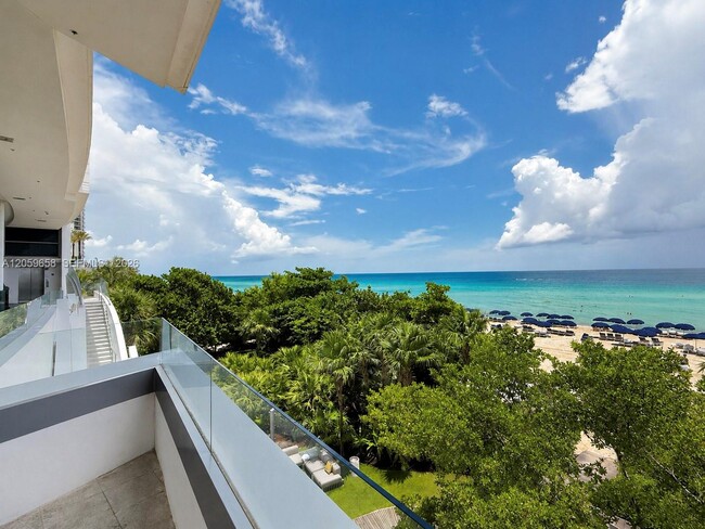 Building Photo - 17121 Collins Ave