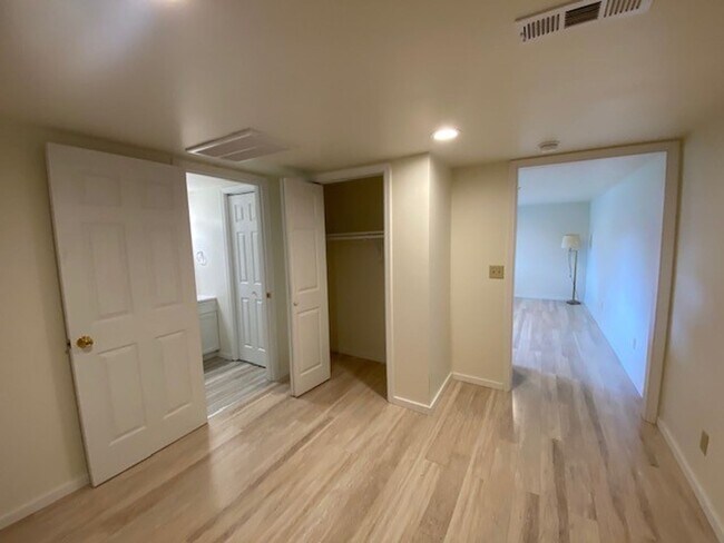 Building Photo - 4303 Horseman Ln